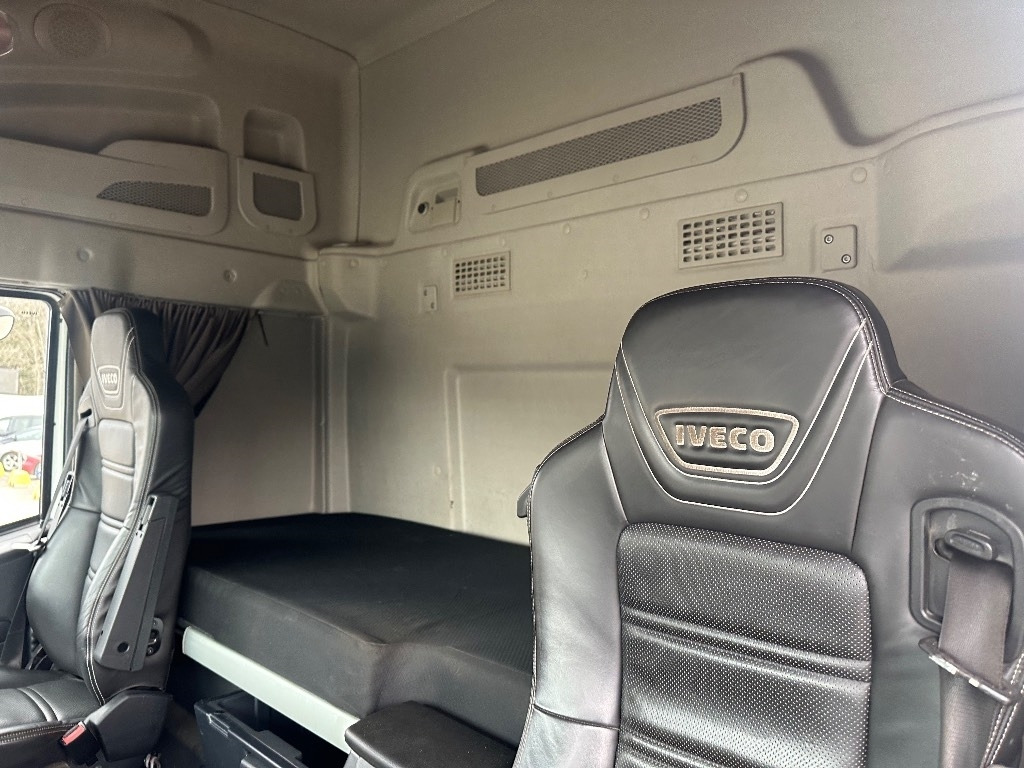 Arrendamiento de Iveco X-WAY AS340x57 8x4  Iveco X-WAY AS340x57 8x4: foto 12