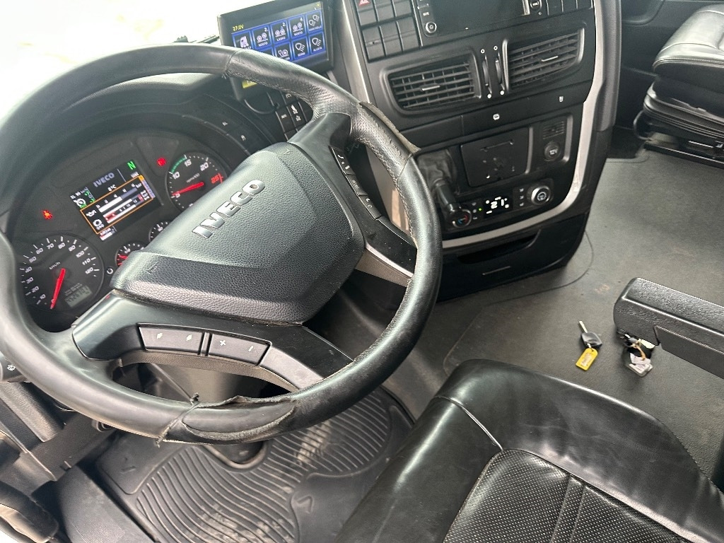 Arrendamiento de Iveco X-WAY AS340x57 8x4  Iveco X-WAY AS340x57 8x4: foto 10