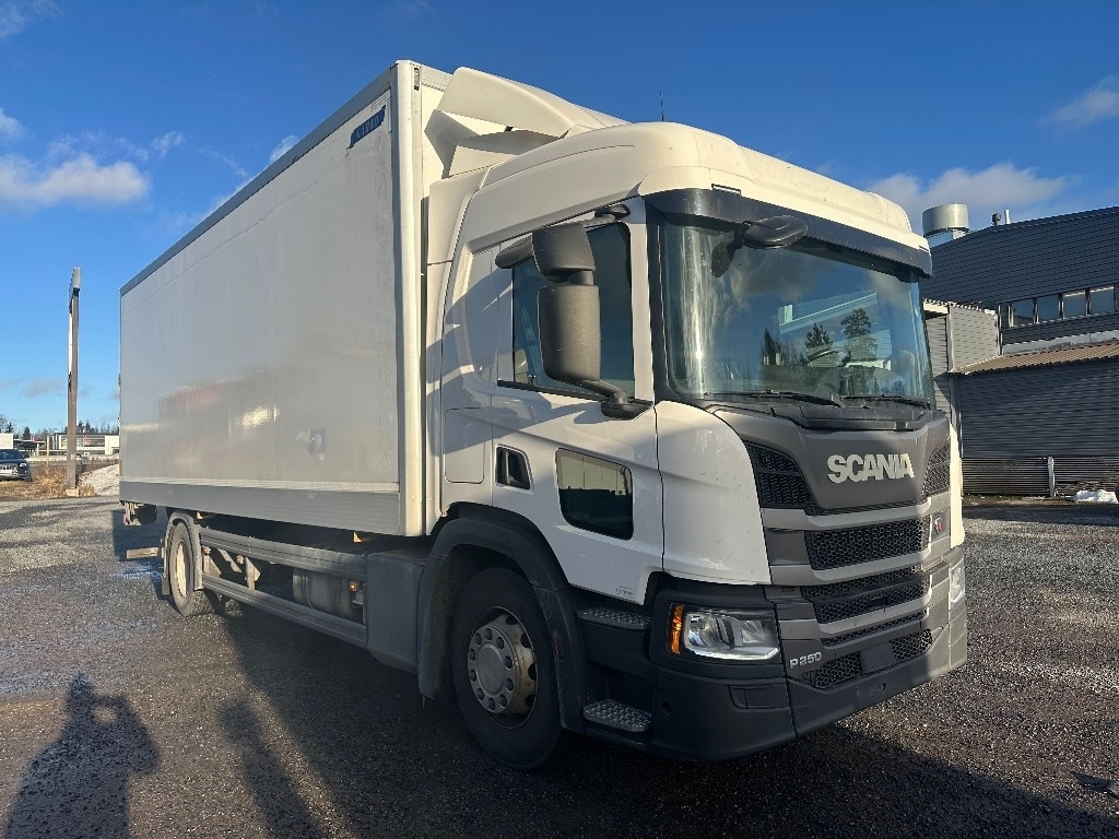 Scania P250  - Camión caja cerrada: foto 2 Scania P250  - Camión caja cerrada: foto 2