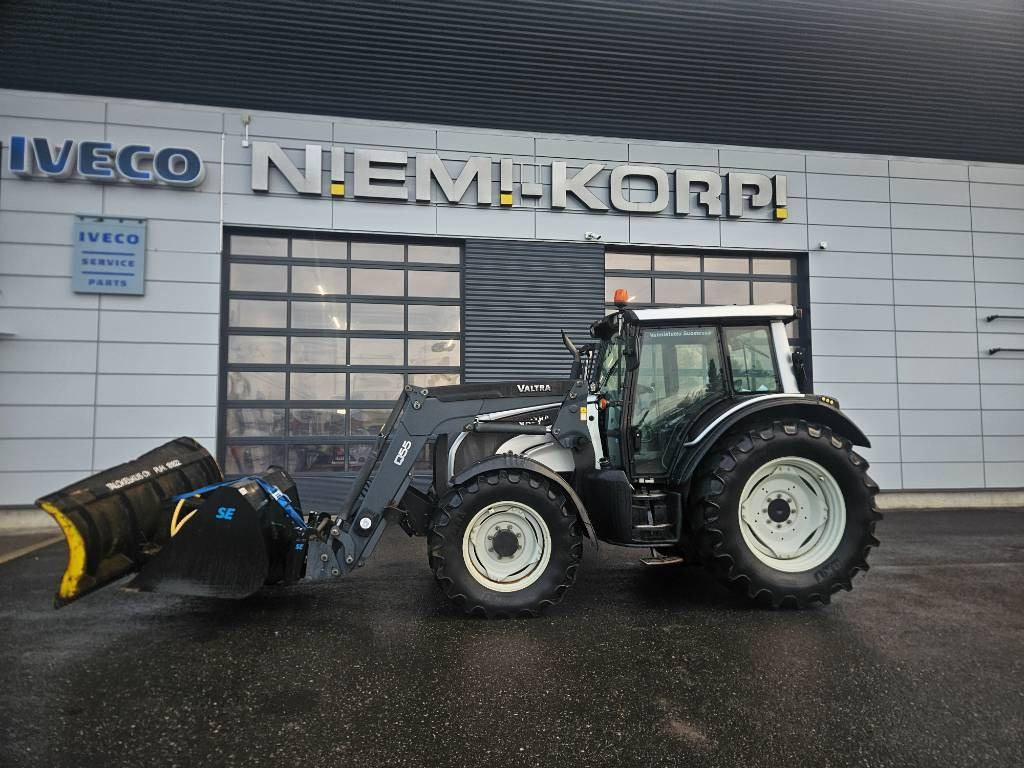 Valtra N121 HT ,53kmh, trukkipiikit, kauha, aura - Tractor: foto 1 Valtra N121 HT ,53kmh, trukkipiikit, kauha, aura - Tractor: foto 1