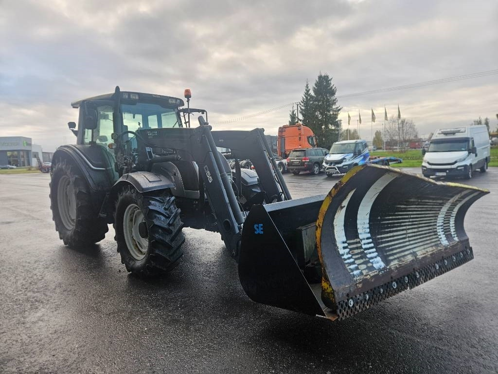 Valtra N121 HT ,53kmh, trukkipiikit, kauha, aura - Tractor: foto 3 Valtra N121 HT ,53kmh, trukkipiikit, kauha, aura - Tractor: foto 3