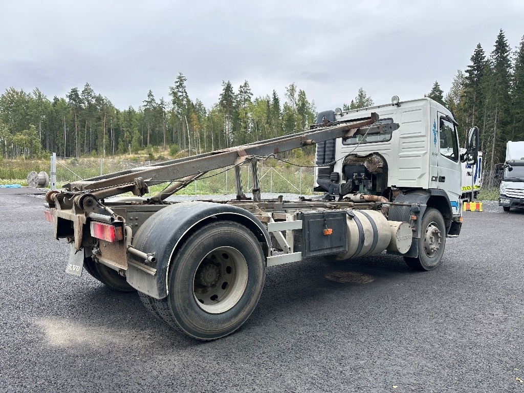 Volvo FM7 4x2 vaijerilaitteilla - Camión portacontenedor de cadenas: foto 4 Volvo FM7 4x2 vaijerilaitteilla - Camión portacontenedor de cadenas: foto 4