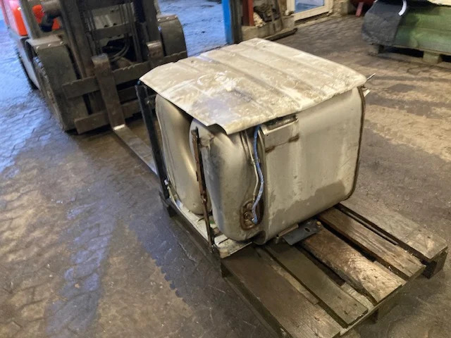 MAN 81.15103-6131 – MAN silencer - Sistema de escape para Camión: foto 4 MAN 81.15103-6131 – MAN silencer - Sistema de escape para Camión: foto 4