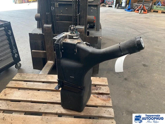 MAN Adblue – Urea tank MAN 81.15400-6185 - Depósito de AdBlue para Camión: foto 1 MAN Adblue – Urea tank MAN 81.15400-6185 - Depósito de AdBlue para Camión: foto 1