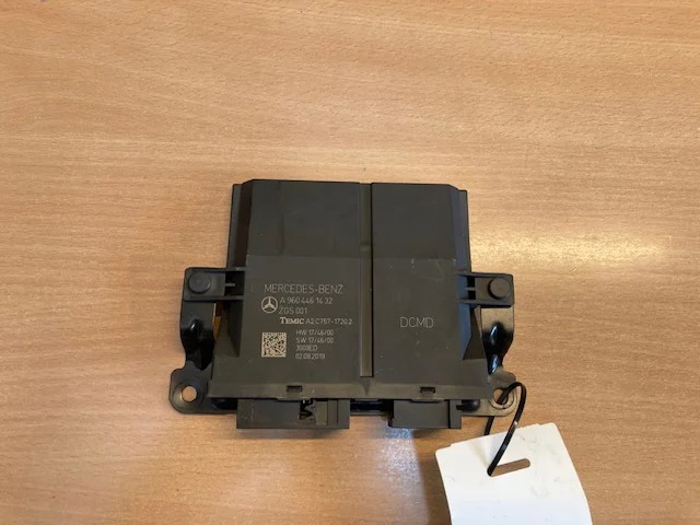 Mercedes A9604461432 – Mercedes door control unit - Sistema eléctrico para Camión: foto 1 Mercedes A9604461432 – Mercedes door control unit - Sistema eléctrico para Camión: foto 1