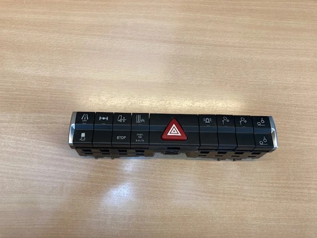 Mercedes A9605401401 – Mercedes switch module - Sistema eléctrico para Camión: foto 1 Mercedes A9605401401 – Mercedes switch module - Sistema eléctrico para Camión: foto 1