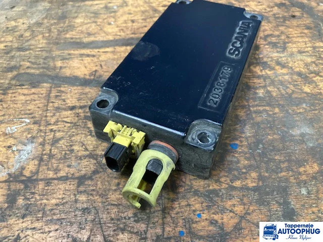 Scania Battery charger – Scania 2755254 - Sistema eléctrico para Camión: foto 2 Scania Battery charger – Scania 2755254 - Sistema eléctrico para Camión: foto 2