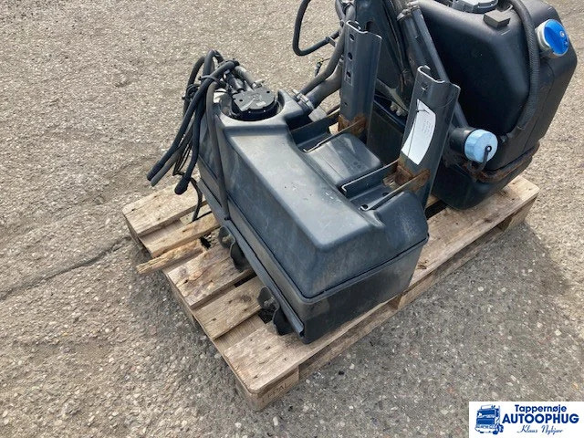 Scania adblue tank – reductant tank Scania 2196094 - Depósito de AdBlue para Camión: foto 2 Scania adblue tank – reductant tank Scania 2196094 - Depósito de AdBlue para Camión: foto 2