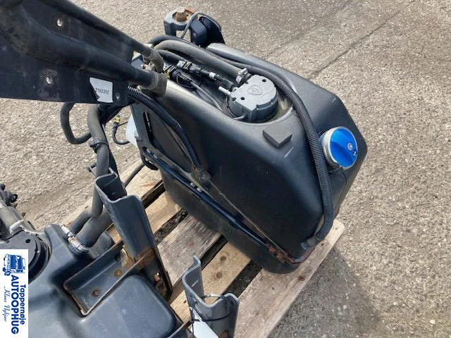 Scania adblue tank – reductant tank Scania 2919673 - Depósito de AdBlue para Camión: foto 2 Scania adblue tank – reductant tank Scania 2919673 - Depósito de AdBlue para Camión: foto 2