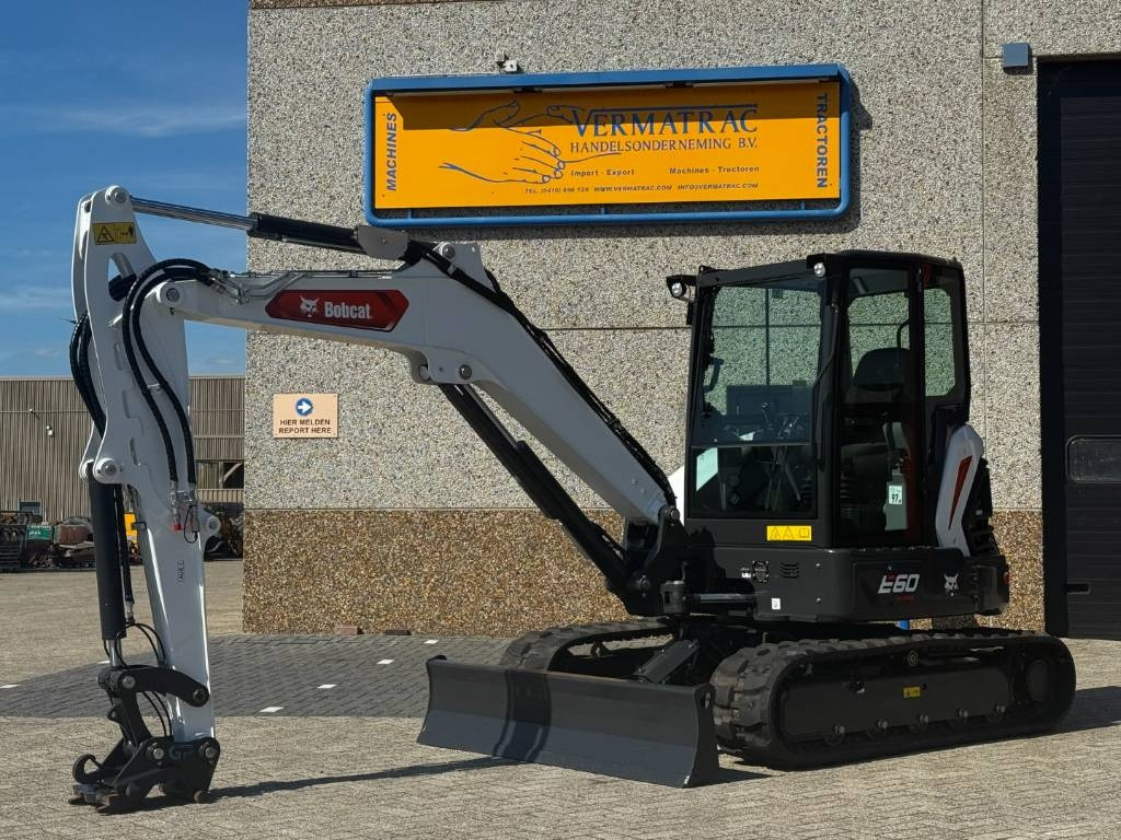 Bobcat E60 R2, 2024, 54 hours!! - Miniexcavadora: foto 1 Bobcat E60 R2, 2024, 54 hours!! - Miniexcavadora: foto 1