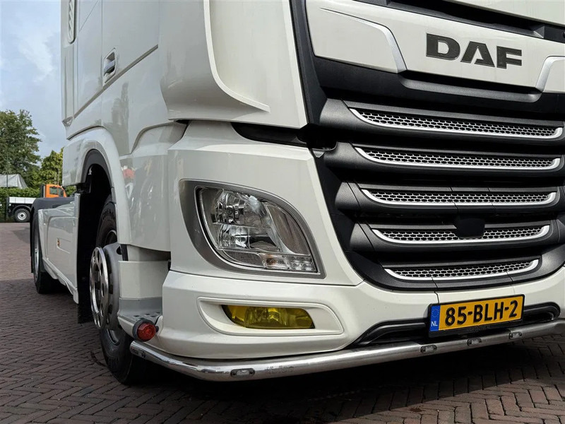 DAF XF 450 Showtruck 1st Owner Only 495.000KM! 2x Bed - Cabeza tractora: foto 4 DAF XF 450 Showtruck 1st Owner Only 495.000KM! 2x Bed - Cabeza tractora: foto 4