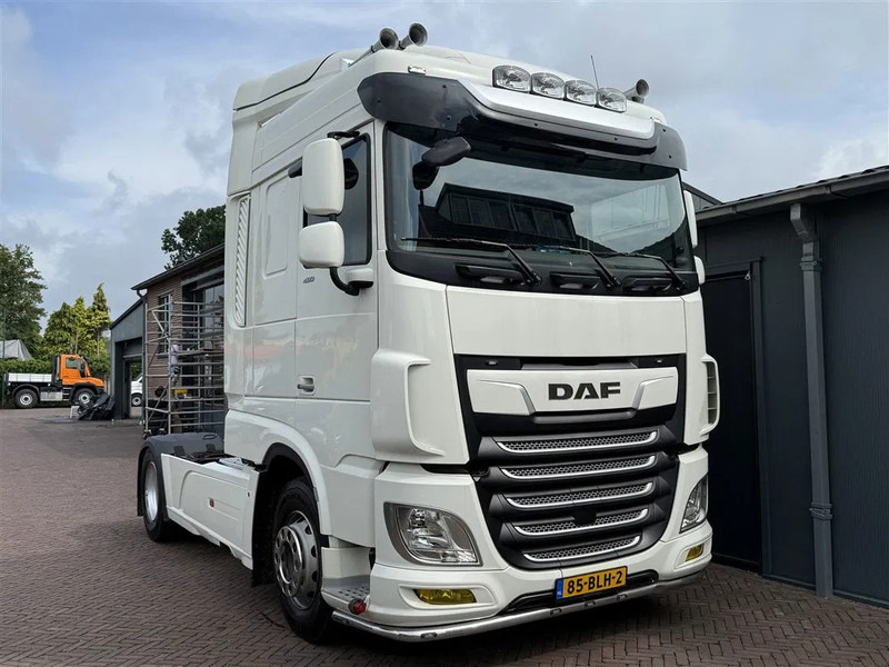 DAF XF 450 Showtruck 1st Owner Only 495.000KM! 2x Bed - Cabeza tractora: foto 1 DAF XF 450 Showtruck 1st Owner Only 495.000KM! 2x Bed - Cabeza tractora: foto 1