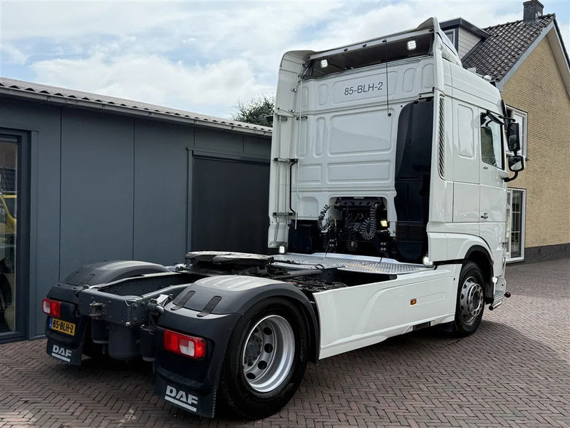 DAF XF 450 Showtruck 1st Owner Only 495.000KM! 2x Bed - Cabeza tractora: foto 2 DAF XF 450 Showtruck 1st Owner Only 495.000KM! 2x Bed - Cabeza tractora: foto 2