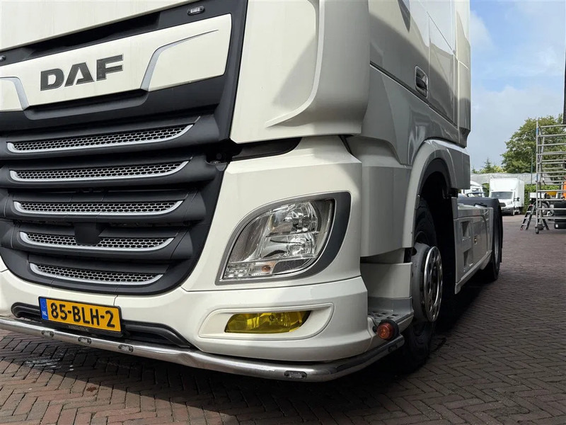 DAF XF 450 Showtruck 1st Owner Only 495.000KM! 2x Bed - Cabeza tractora: foto 5 DAF XF 450 Showtruck 1st Owner Only 495.000KM! 2x Bed - Cabeza tractora: foto 5