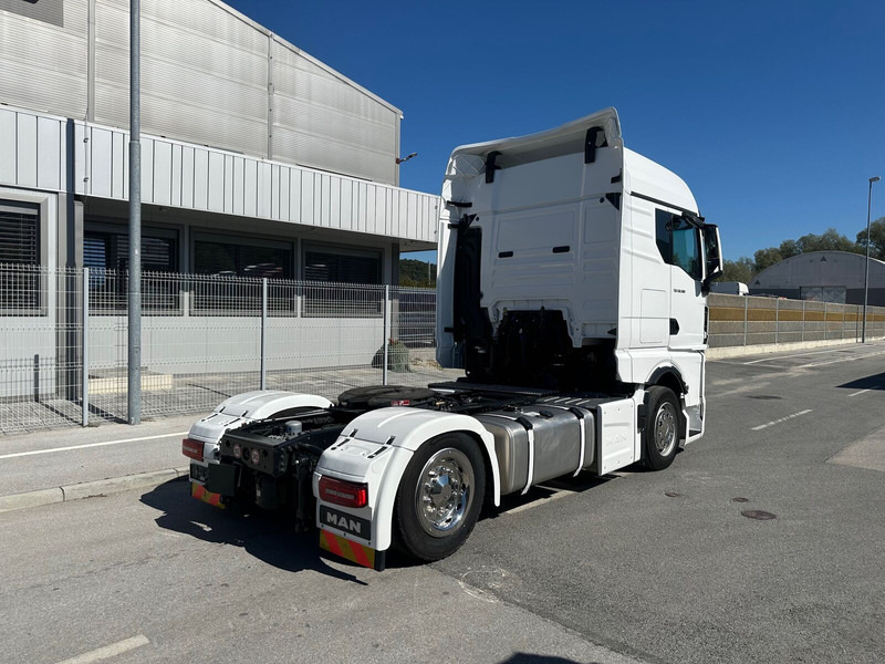 MAN TGX 18.520 LLS-U - Cabeza tractora: foto 4 MAN TGX 18.520 LLS-U - Cabeza tractora: foto 4