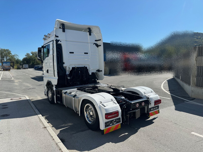 MAN TGX 18.520 LLS-U - Cabeza tractora: foto 3 MAN TGX 18.520 LLS-U - Cabeza tractora: foto 3