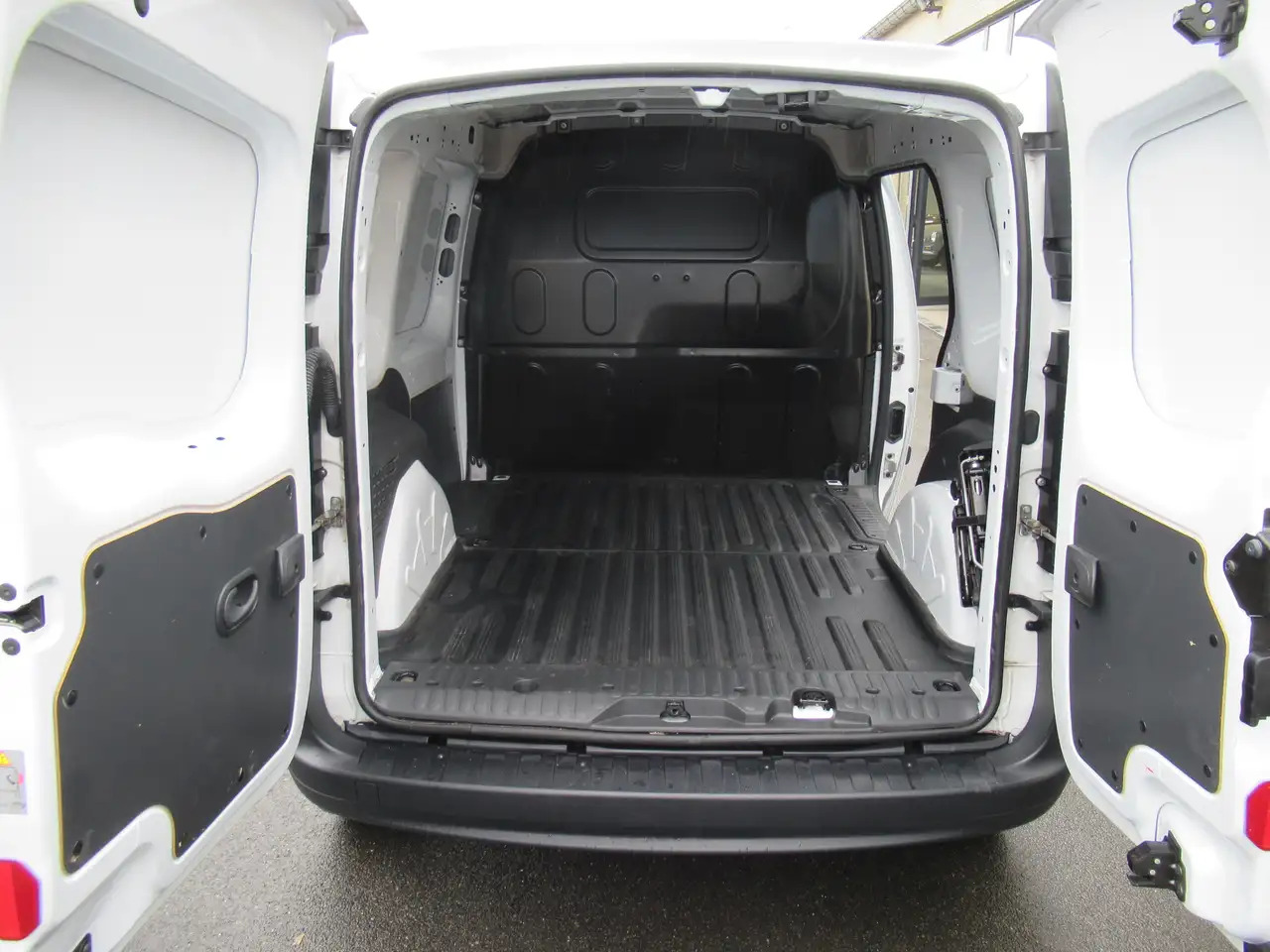 Renault Kangoo 15 DCI GRAND CONFORT CLIM 8250€+TVA/BTW - Furgoneta pequeña: foto 5 Renault Kangoo 15 DCI GRAND CONFORT CLIM 8250€+TVA/BTW - Furgoneta pequeña: foto 5