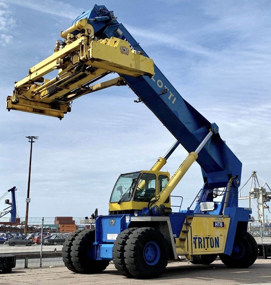 Belotti Triton 45.23 - Reach stacker: foto 1 Belotti Triton 45.23 - Reach stacker: foto 1