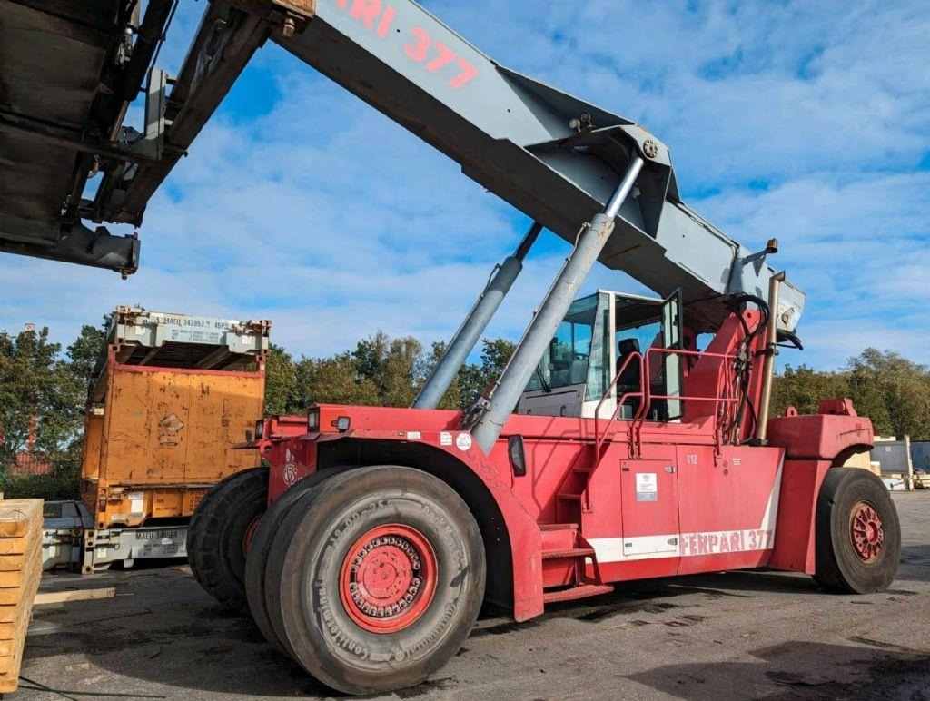 CVS Ferrari F377.5 PB - Reach stacker: foto 3 CVS Ferrari F377.5 PB - Reach stacker: foto 3