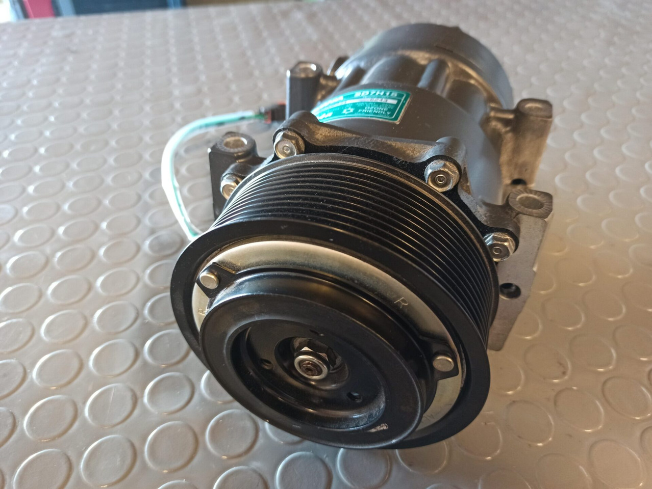 SCANIA A/C COMPRESSOR - 2564093 - Compresor de aire acondicionado para Camión: foto 1 SCANIA A/C COMPRESSOR - 2564093 - Compresor de aire acondicionado para Camión: foto 1