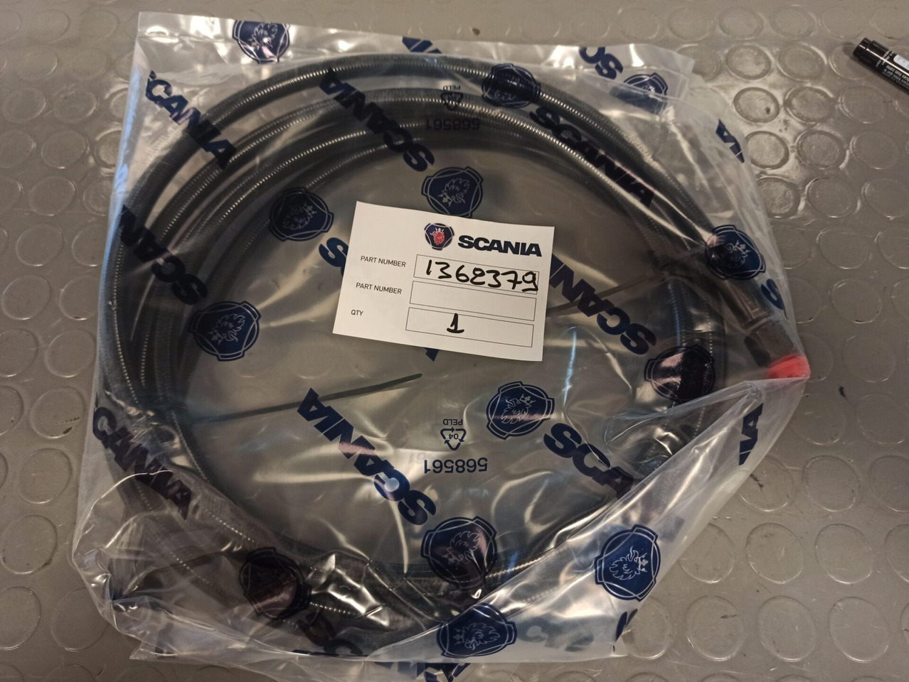 SCANIA HOSE ASSEMBLY 1362379 - Caja de cambios y piezas para Camión: foto 1 SCANIA HOSE ASSEMBLY 1362379 - Caja de cambios y piezas para Camión: foto 1