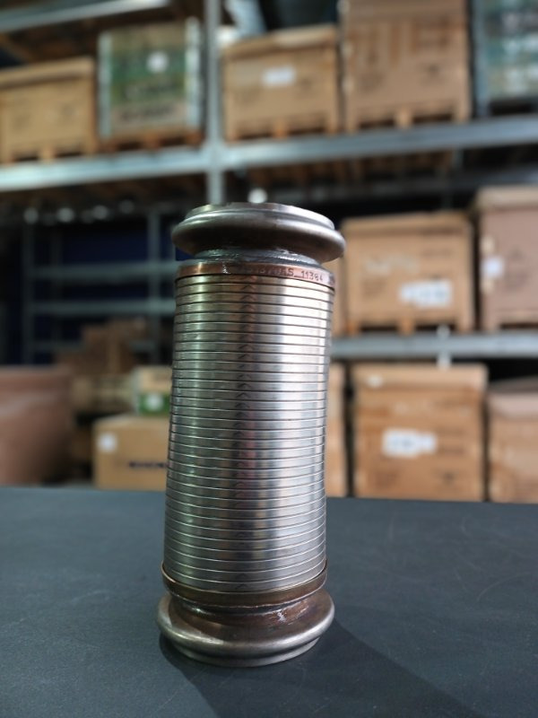 VOLVO EXHAUST PIPE - 23137065 - Sistema de escape para Camión: foto 1 VOLVO EXHAUST PIPE - 23137065 - Sistema de escape para Camión: foto 1