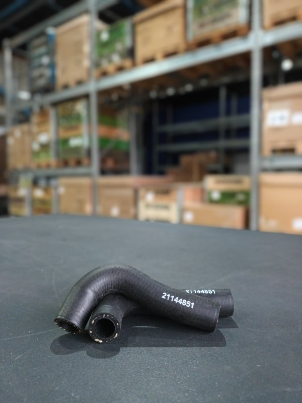 VOLVO HOSE - 21144851 - Línea/ Manguera de freno para Camión: foto 1 VOLVO HOSE - 21144851 - Línea/ Manguera de freno para Camión: foto 1