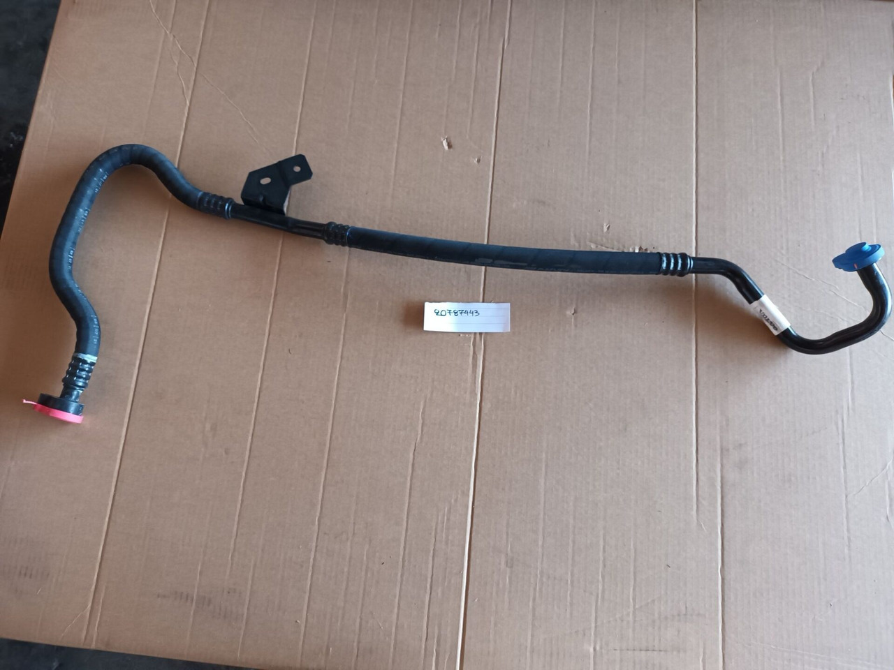 VOLVO PIPE - 20787443 - Pieza de aire acondicionado para Camión: foto 1 VOLVO PIPE - 20787443 - Pieza de aire acondicionado para Camión: foto 1