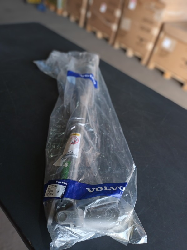 VOLVO STEERING SHAFT - 82397847 - Caja de cambios y piezas para Camión: foto 1 VOLVO STEERING SHAFT - 82397847 - Caja de cambios y piezas para Camión: foto 1