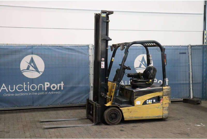 Carretilla elevadora eléctrica Caterpillar EP18NT-48E: foto 9