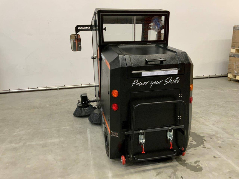 Daewoo DAS100 - Barredora vial: foto 5 Daewoo DAS100 - Barredora vial: foto 5