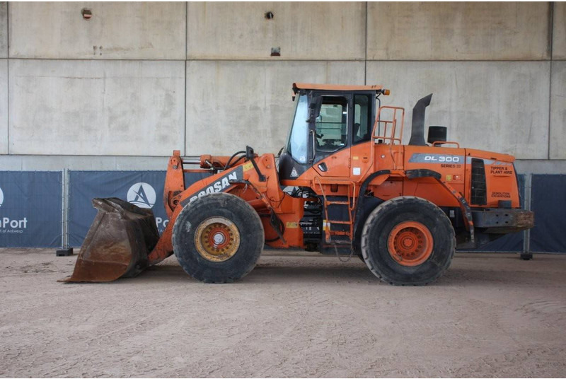 Doosan DL300 Series III - Cargadora de ruedas: foto 2 Doosan DL300 Series III - Cargadora de ruedas: foto 2