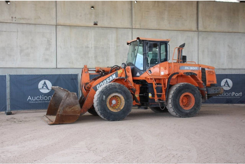Doosan DL300 Series III - Cargadora de ruedas: foto 1 Doosan DL300 Series III - Cargadora de ruedas: foto 1