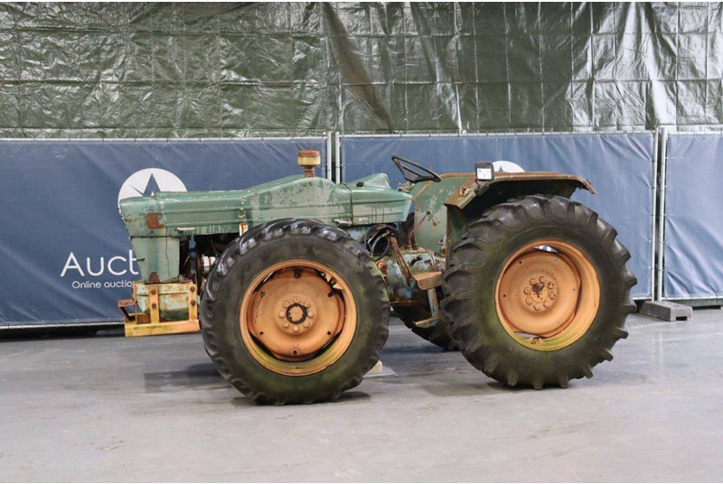 Ford County 1004 - Tractor: foto 1 Ford County 1004 - Tractor: foto 1