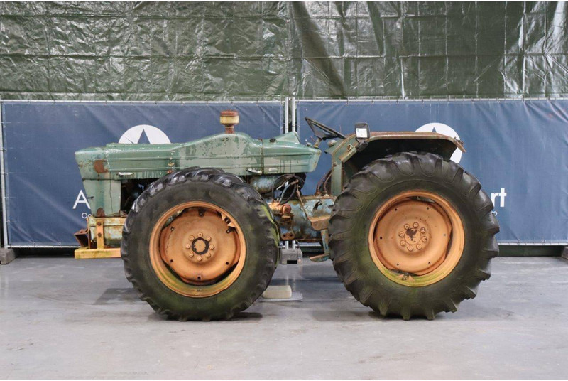 Ford County 1004 - Tractor: foto 2 Ford County 1004 - Tractor: foto 2