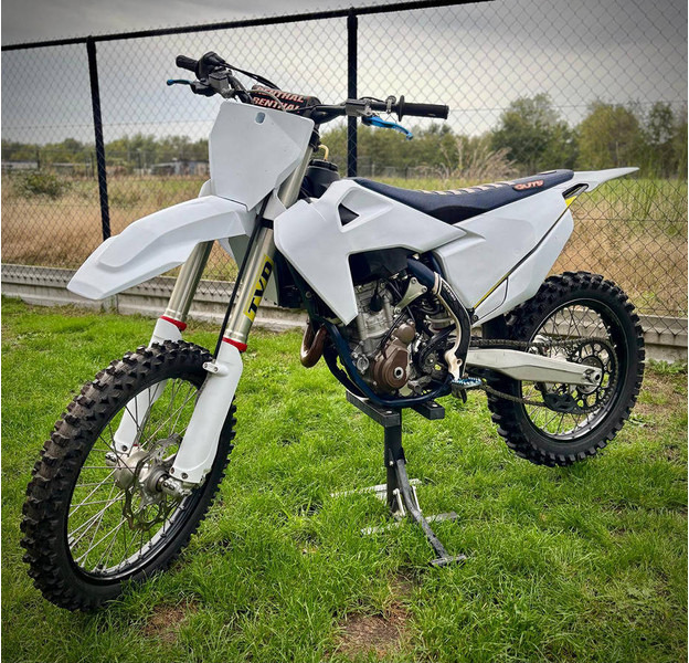 Husqvarna 250 F - Motocicleta: foto 1 Husqvarna 250 F - Motocicleta: foto 1