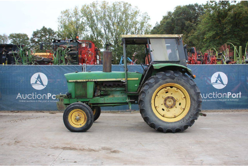 John Deere 3130 - Tractor: foto 2 John Deere 3130 - Tractor: foto 2