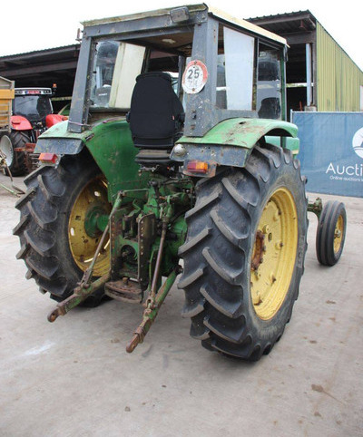 John Deere 3130 - Tractor: foto 5 John Deere 3130 - Tractor: foto 5