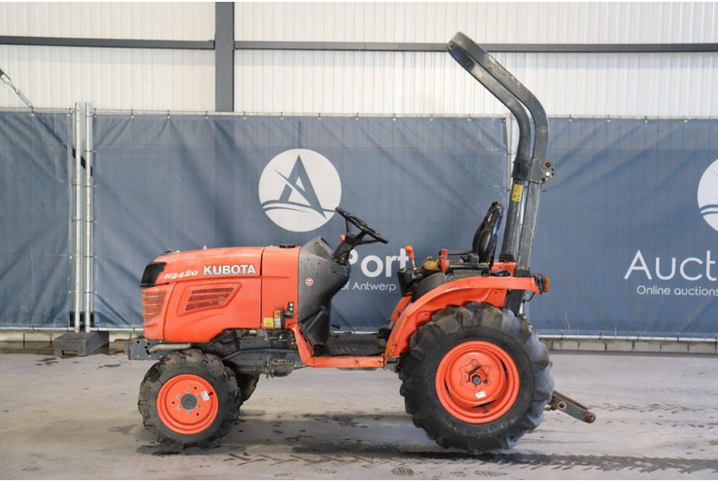 Kubota B2420 - Tractor: foto 2 Kubota B2420 - Tractor: foto 2