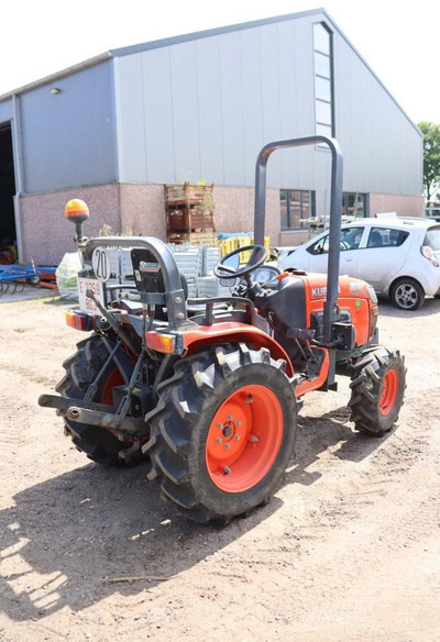 Kubota B2530 - Tractor: foto 5 Kubota B2530 - Tractor: foto 5