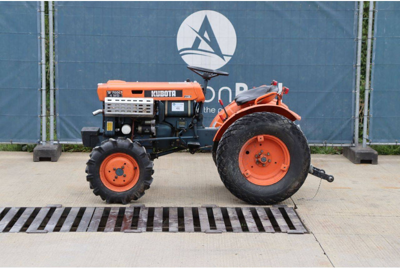 Kubota B7000 - Tractor: foto 2 Kubota B7000 - Tractor: foto 2