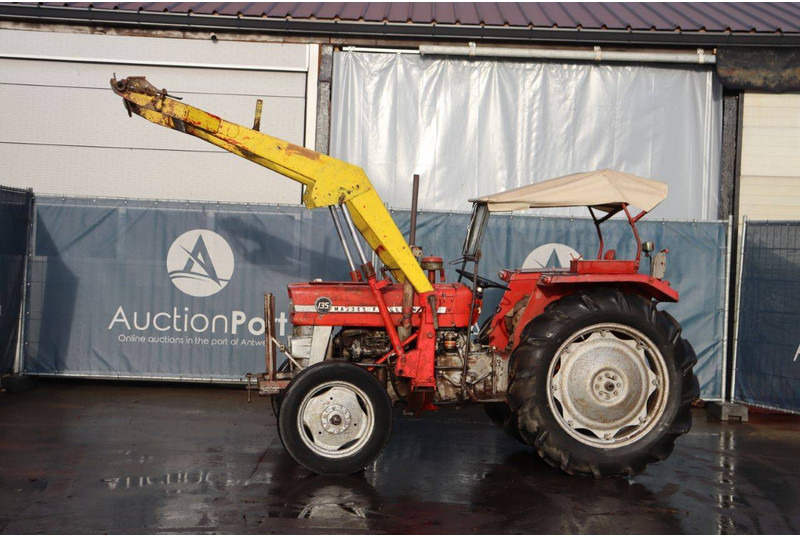 Massey Ferguson 135 - Tractor: foto 1 Massey Ferguson 135 - Tractor: foto 1
