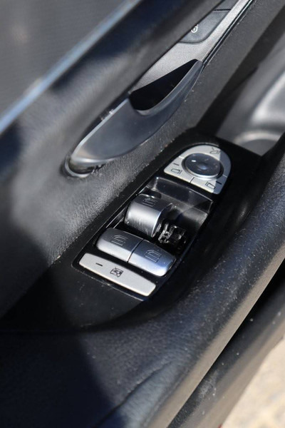 Berlina Mercedes-Benz E-Klasse 200 D: foto 16