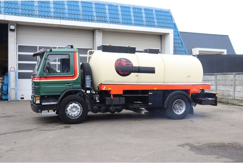 Scania P82 CG13 - Camión caja cerrada: foto 1 Scania P82 CG13 - Camión caja cerrada: foto 1