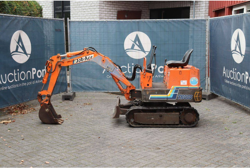 Takeuchi TB080 - Miniexcavadora: foto 2 Takeuchi TB080 - Miniexcavadora: foto 2