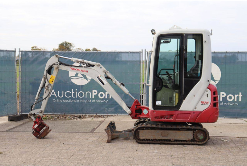 Takeuchi TB216 - Miniexcavadora: foto 2 Takeuchi TB216 - Miniexcavadora: foto 2