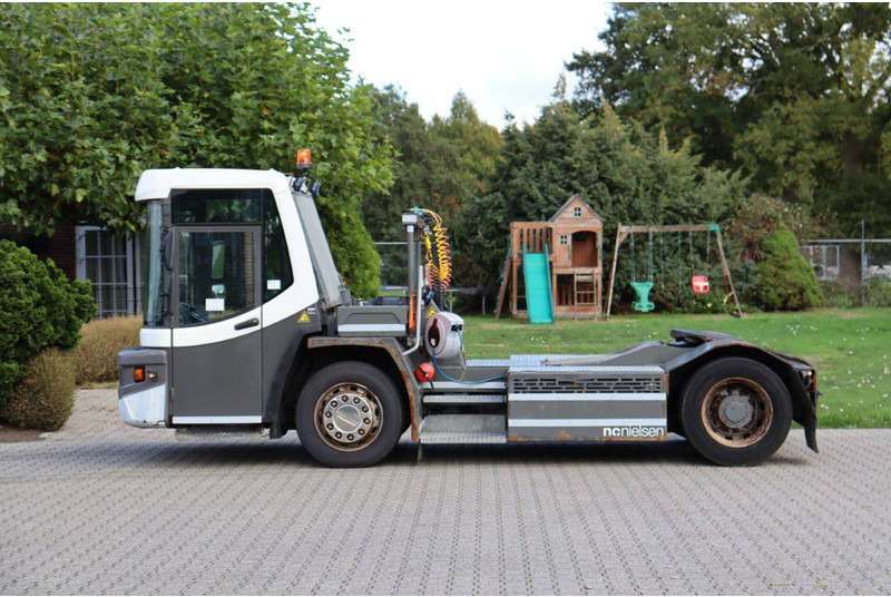 Terberg DT183 Mega - Tractor industrial: foto 2 Terberg DT183 Mega - Tractor industrial: foto 2