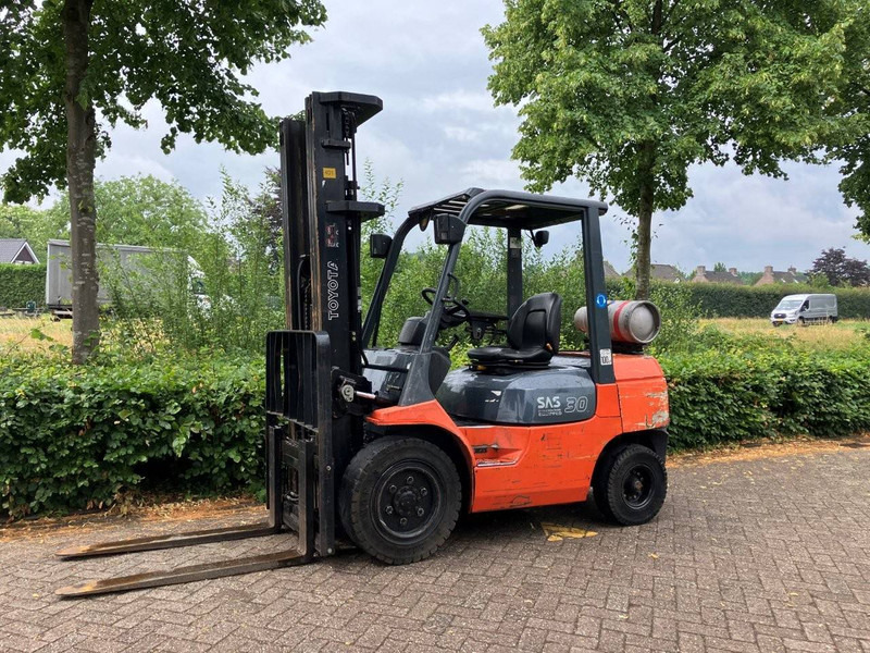 Toyota 02-7FGF30 - Carretilla elevadora de gas: foto 1 Toyota 02-7FGF30 - Carretilla elevadora de gas: foto 1