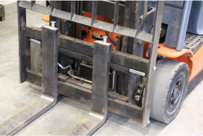 Carretilla elevadora eléctrica Toyota 8FBE15T: foto 11 Carretilla elevadora eléctrica Toyota 8FBE15T: foto 11