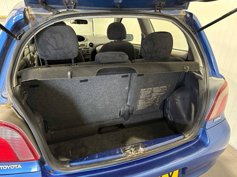 Toyota Yaris - Berlina: foto 5 Toyota Yaris - Berlina: foto 5